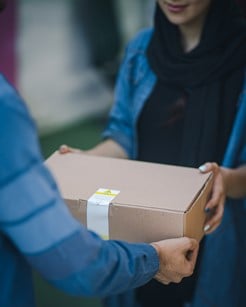 Kúpiť kartóny: Ako nájsť správne dodanie alebo pohybujúce sa box