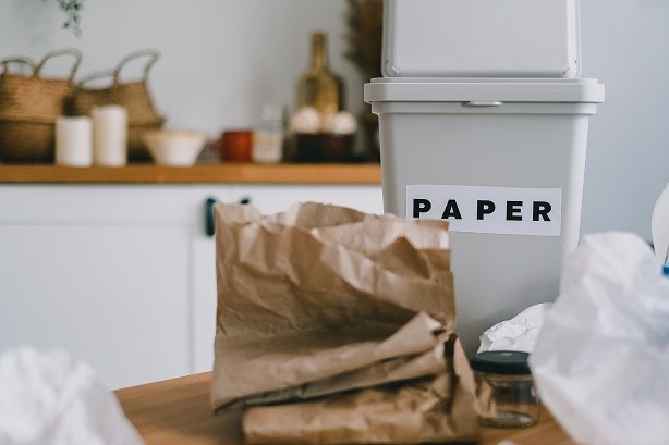 Po použití správne oddeľte baliaci papier a baliaci papier