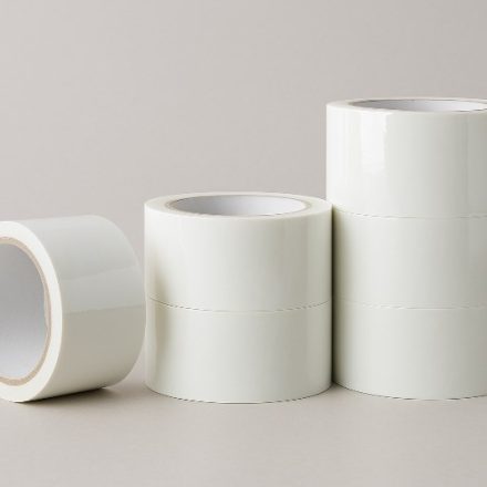 Biela akrylová páska 48 mm x 45 m balenie pre kartóny a obaly